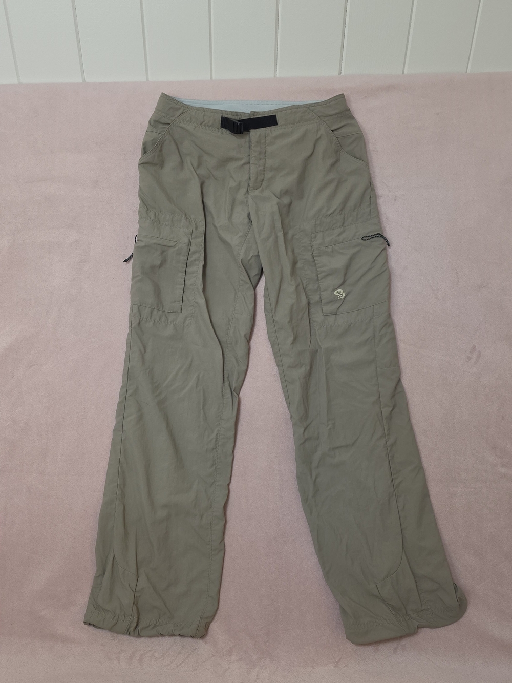 Mountain Hardwear Women's Cargo Pants Size 6 Regular FitKhaki green cargo pants
